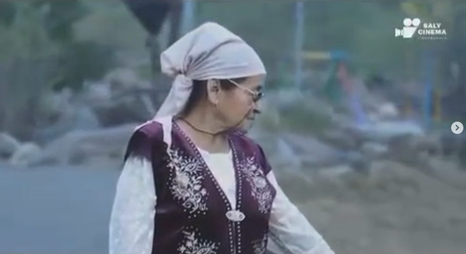 6 “а” сынып оқушылары Мухангерим Көркем мен Татаров Руфат және 2 “в” сынып оқушысы Тулыбаева Ясина ата әжелеріне үй жұмыстарына көмектескен фото,видеосымен бөлісті.